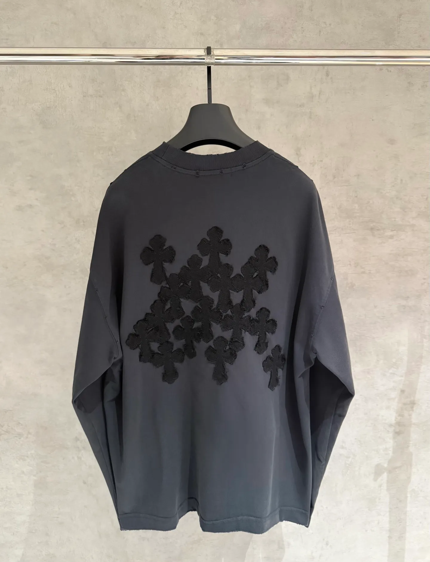 🅿️340 [Strict quality control] CH Croixin's new long-sleeved sweatshirt T-shirt. Heavy 340g double yarn fabric. Wash the whole garment twice. Frayed and torn on all four sides. Heavy fabric. The neckline is made of icy Solona. Loose fit. Deep, wide and stylish. No deformation or shrinkage. Color: 3 colors, black, white and gray. Size: M-2xl